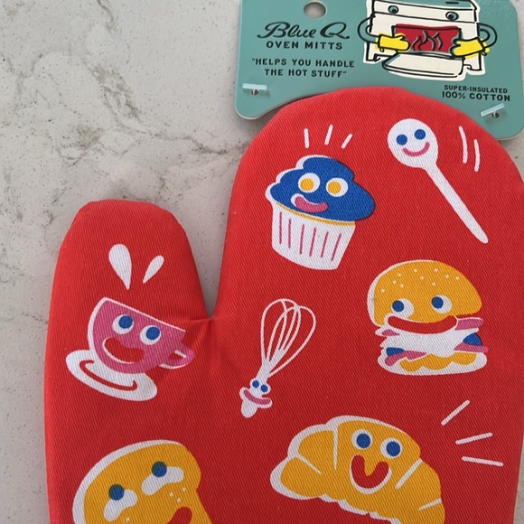 NWT Smells Like Happy! Oven Mitt - Picture 4 of 10